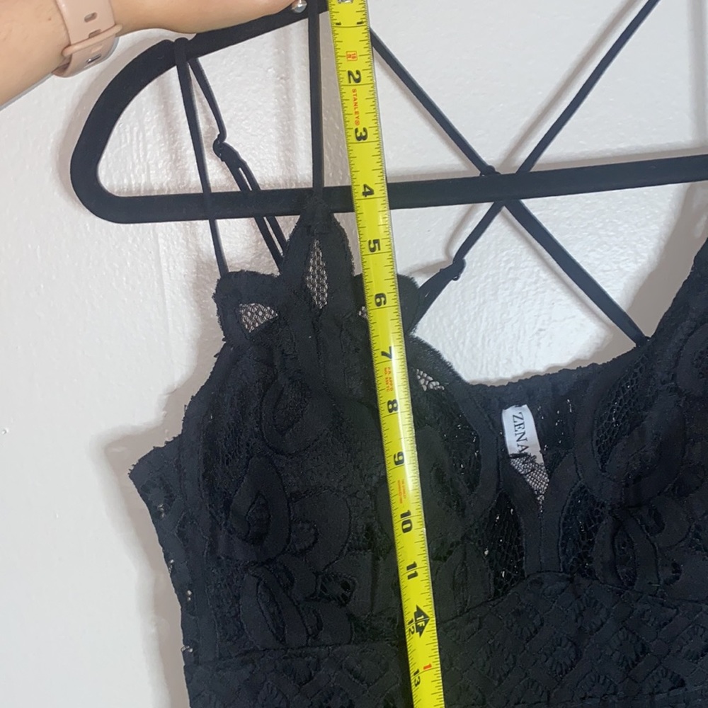 🌵NWOT Black lace top with built in padding! - Picture 3 of 7